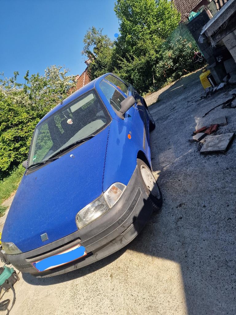 Fiat punto 1.2cc boîte automatique ancêtre, Auto's, Fiat, Particulier, Punto, ABS, Airbags, Airconditioning, Alarm, Bluetooth