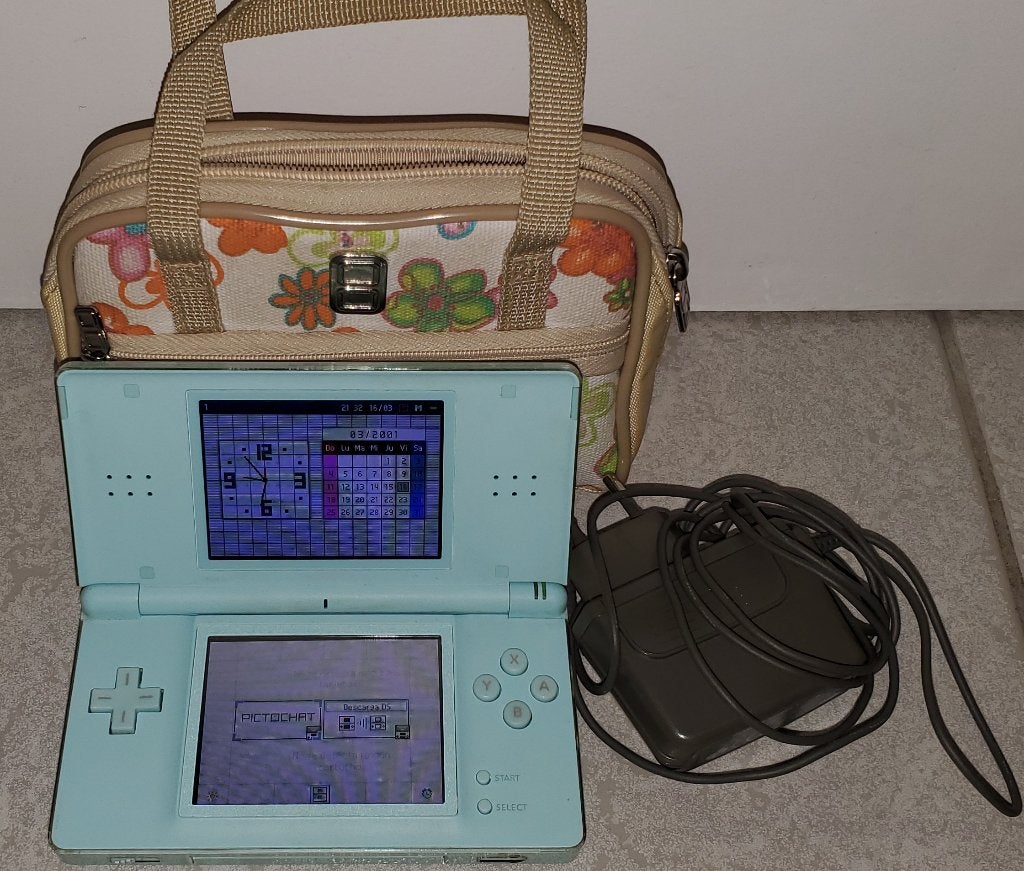 Nintendo DS Lite met oplader en opbergtasje.!, Games en Spelcomputers, Spelcomputers | Nintendo DS, Gebruikt, Overige kleuren