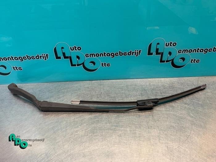 Ruitenwisserarm voor van een Mitsubishi Grandis (Grandis 04-, Auto-onderdelen, Gebruikt, -, -, Ophalen of Verzenden