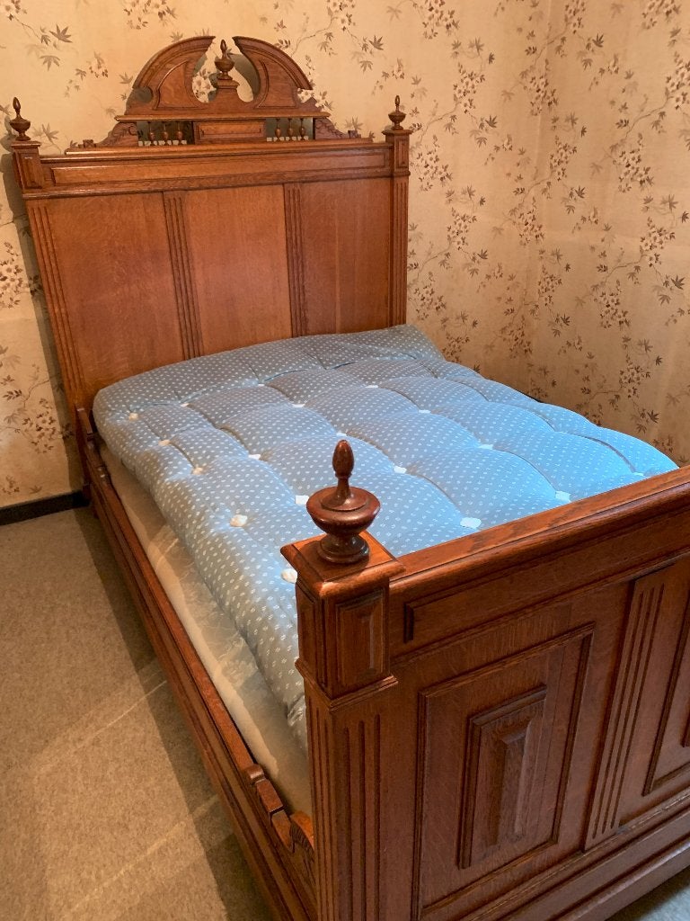Lit ancien en chêne, Enlèvement