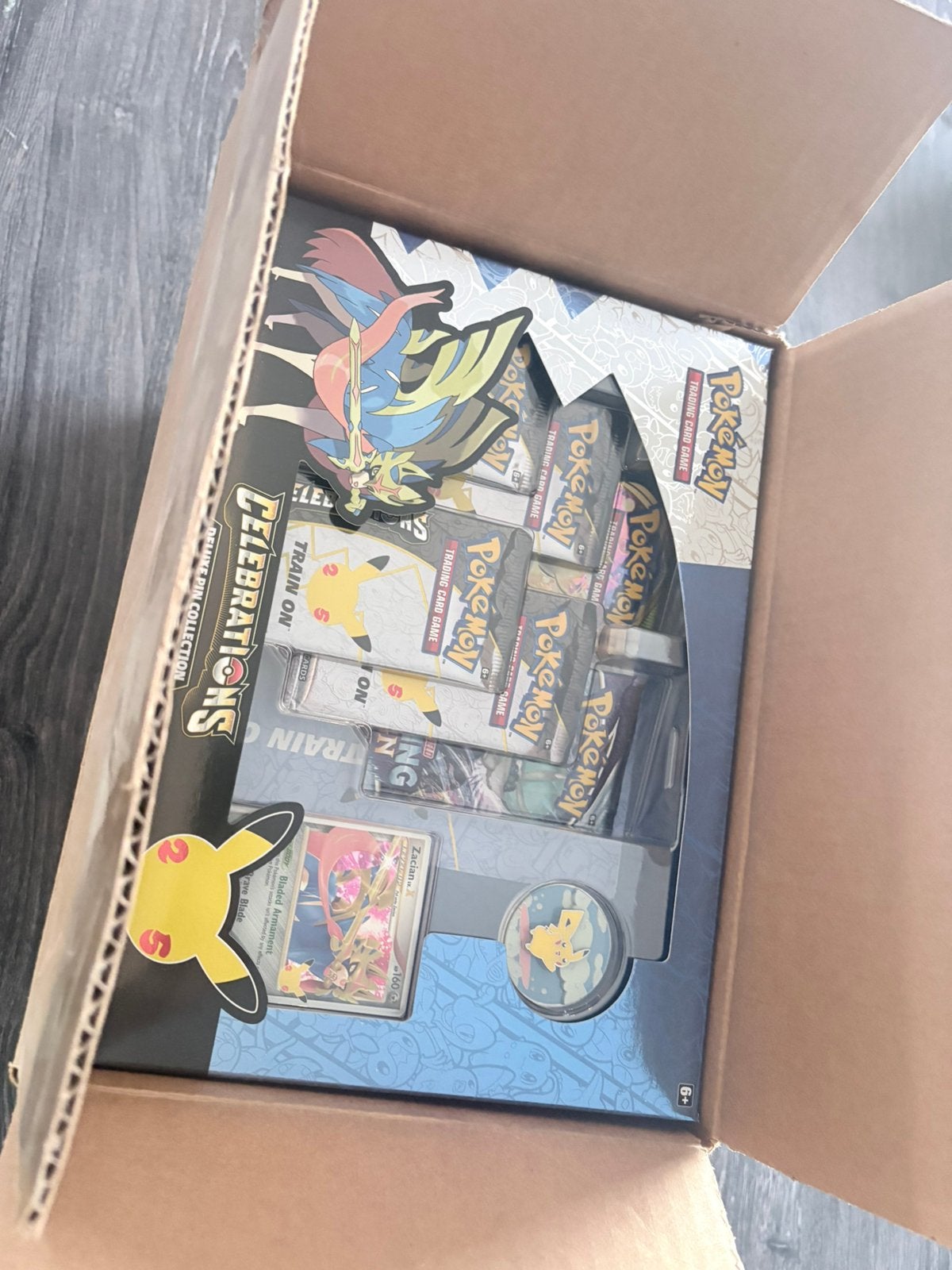 Pokemon celebrations deluxe pin, Enlèvement, Comme neuf