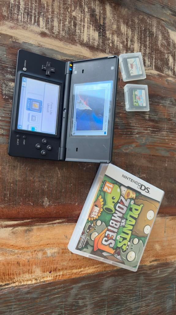 Nintendo DSi avec jeux - Noir, Consoles de jeu & Jeux vidéo, Consoles de jeu | Nintendo DS, Enlèvement ou Envoi, Dsi, Utilisé