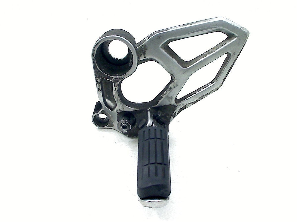 REPOSE PIEDS AVANT GAUCHE Yamaha Niken GT 2021- (MXT850D), Dhr. S. di Majo, Utilisé, Info@cama-motorparts.nl, P.J. Troelstraweg 8 8
3144 CX  MAASSLUIS, NL