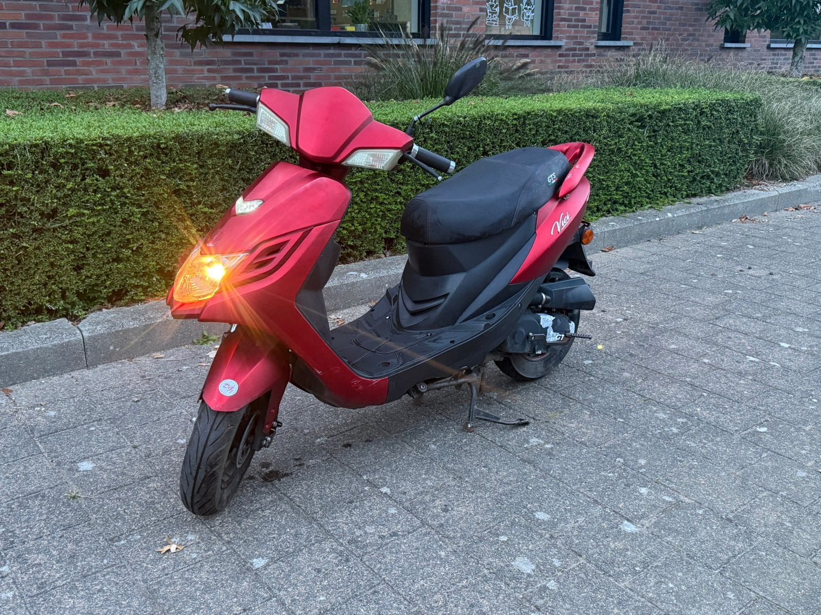 GTS scooter – 45 km/u – 4-takt – slechts 4.000 km, Ophalen, Zo goed als nieuw