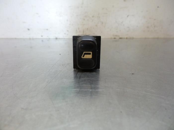 Commutateur vitre électrique d'un Peugeot 406 (406 95-), -, 3 mois de garantie, Utilisé, -