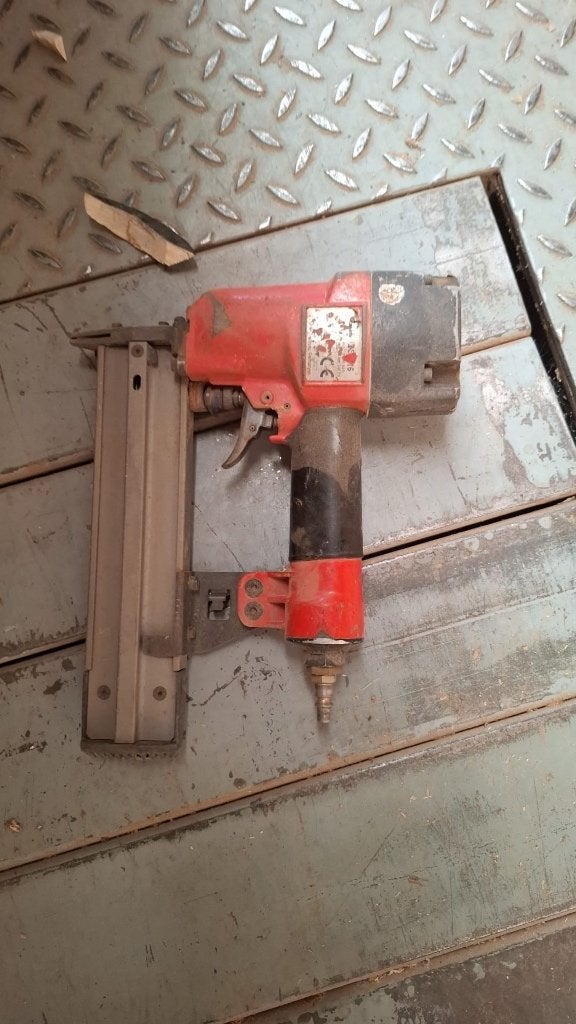 Koppeschieter + nagels Wurth, Doe-het-zelf en Bouw, Gereedschap | Handgereedschap, Ophalen, Gebruikt, Tacker/nietmachine, Overige merken