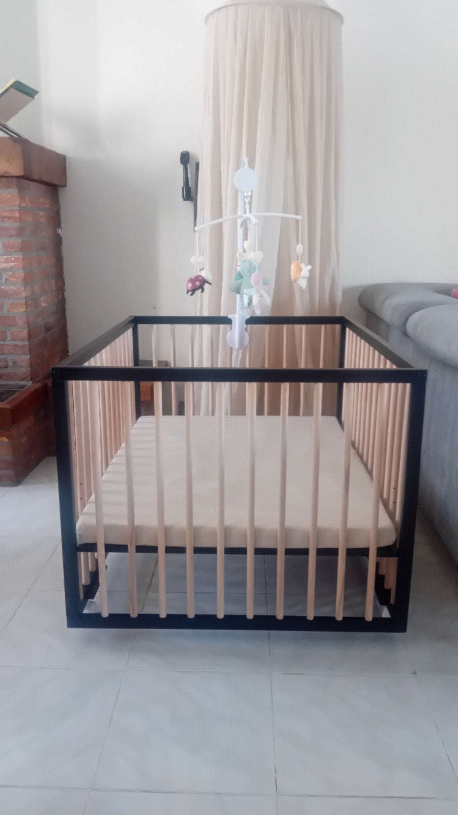 Prachtige Babybox (Zwart/Hout) – Inclusief Matras, Kinderen en Baby's, Babyparken, Ophalen