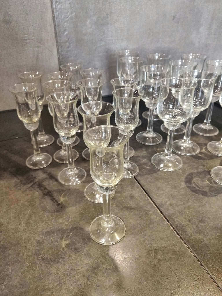 24 verres tulipe à porto et liqueur, Collections, Enlèvement, Comme neuf, Autres types