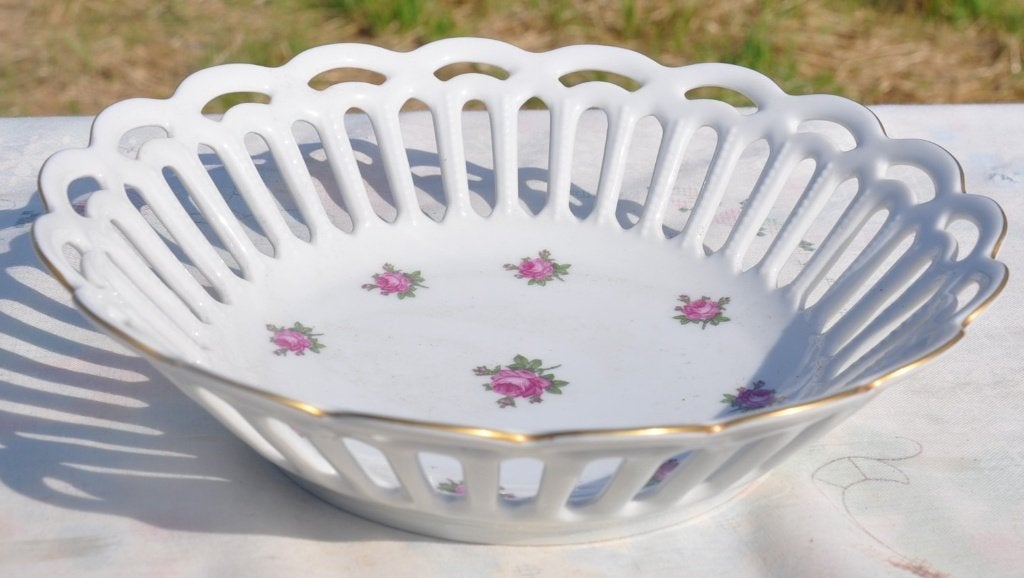 plat creux porcelaine avec tour ajouré, Antiquités & Art, Enlèvement ou Envoi