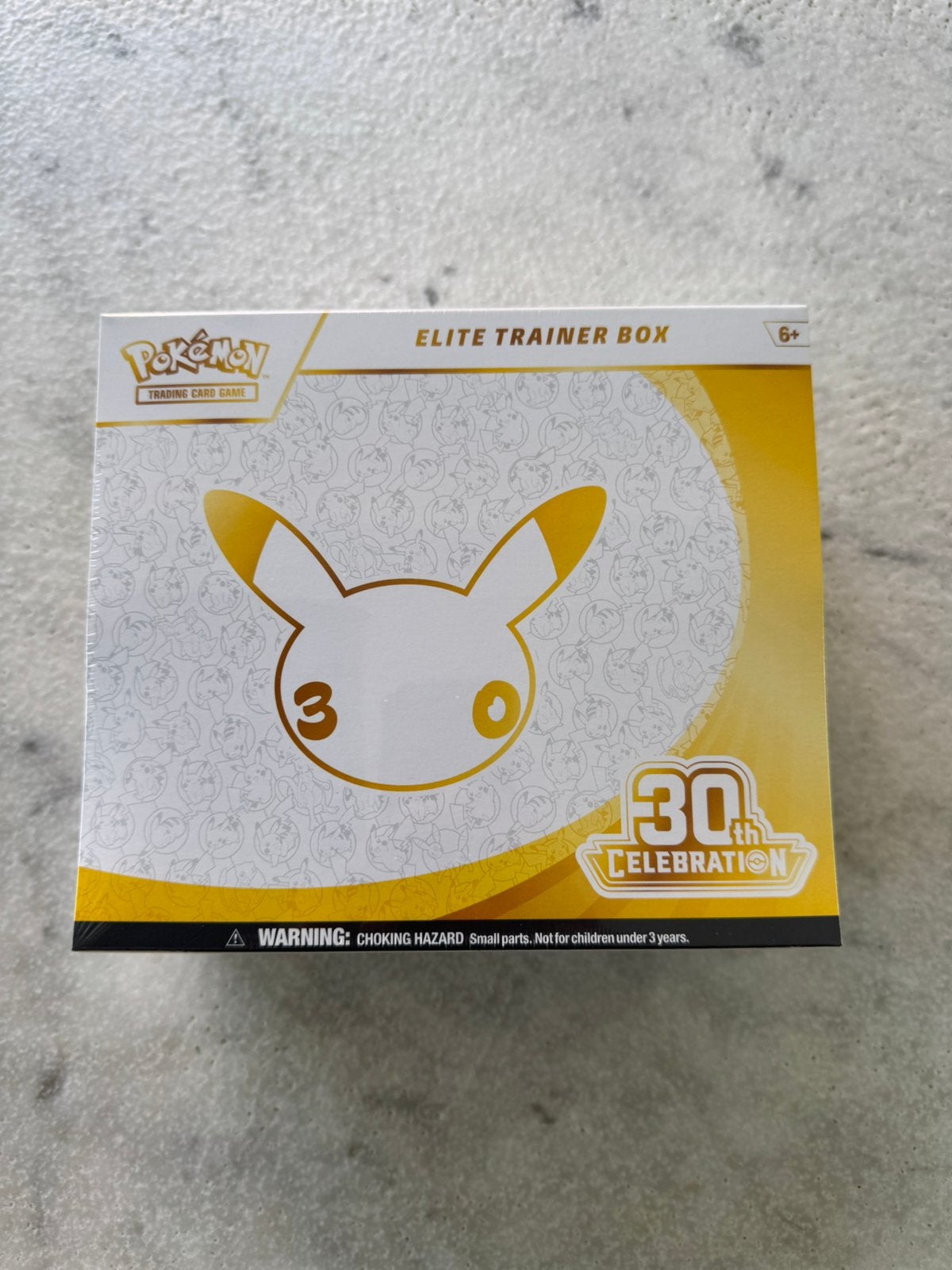 Pokemon 30Th Anniversary Elite Trainer Box, Ophalen of Verzenden, Nieuw, Boosterbox, Foil
