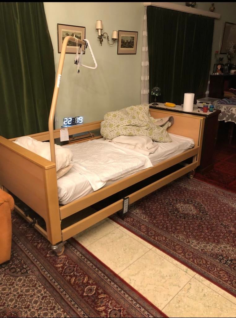 Lit medical, Enlèvement, Comme neuf, Matelas