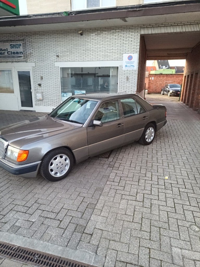 MERCEDES W124 200 BENZINE LPG, Auto's, 4 deurs, Grijs, Particulier, 200-Serie