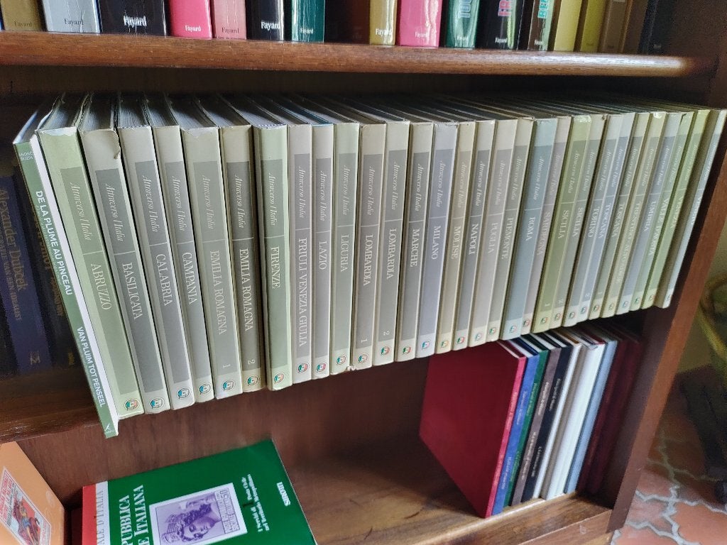 Livres Italie, 30 volumes, Touring Club Italiano, Diverse auteurs, Comme neuf, Enlèvement, Architecture général