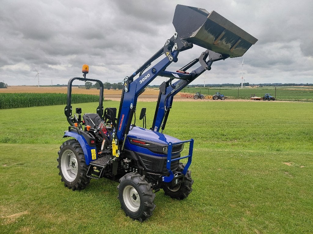 A vendre micro tracteur farmtrac 26 avec chargeur et papiers, Neuf, Autres marques, Jusqu'à 2500, Jusqu'à 80 ch