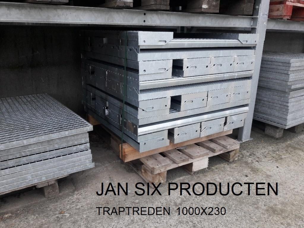 Gegalvaniseerde traptreden 900 x 230 x 60 mazen 30 x 30, Doe-het-zelf en Bouw, Ophalen, Nieuw