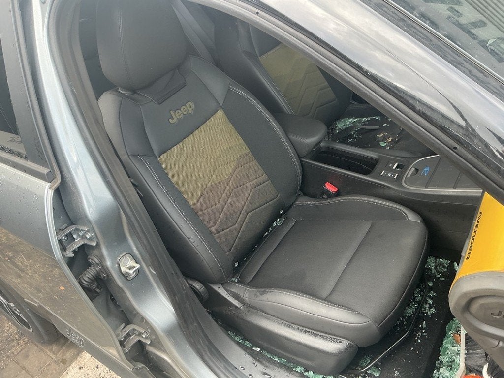 STOEL RECHTS VOOR Jeep Avenger (01-2022/-), Webaccessibility@stellantis.com, Gebruikt, Stellantis N.V., Taurusavenue 1
2132 LS  Hoofddorp, NL