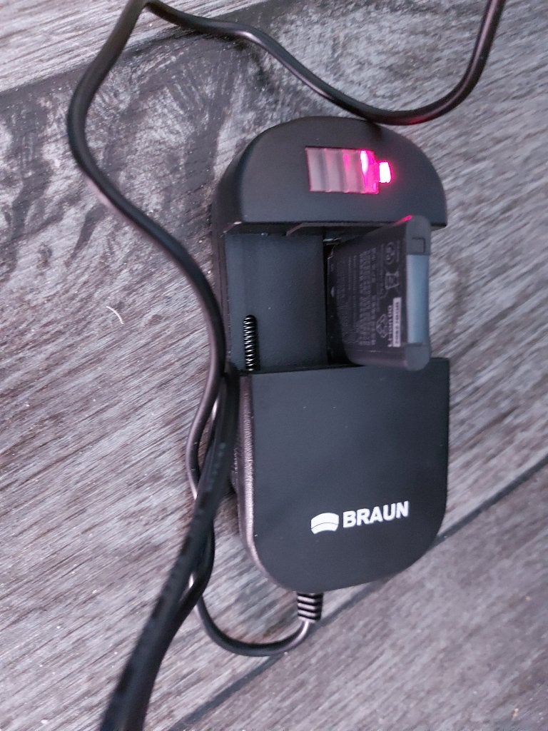 Batterij oplader universeeel  Braun, Ophalen, Zo goed als nieuw