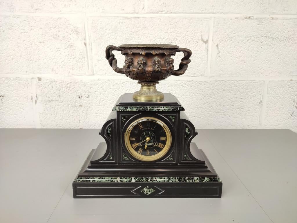 Marmeren pendule met bronzen coupe, Antiek en Kunst, Antiek | Klokken, Ophalen