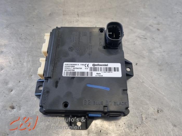 Portière arrière aimantée d'un Nissan NV300, -, 3 mois de garantie, Utilisé, -