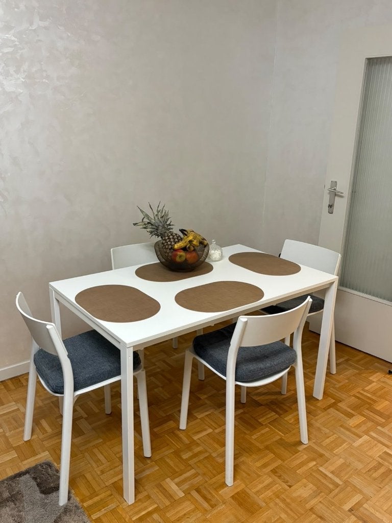 Table à manger avec chaises, Maison & Meubles, 100 à 150 cm, Quatre personnes, Comme neuf, Synthétique