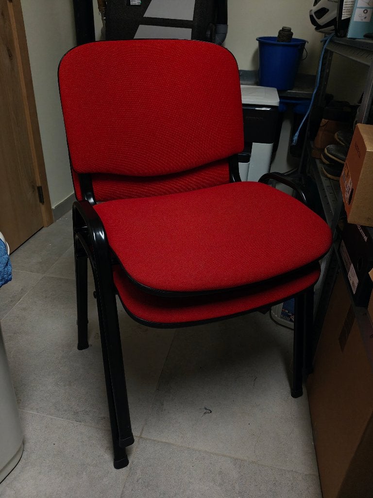 Gratis stoelen, Ophalen, Gebruikt, Rood, Twee