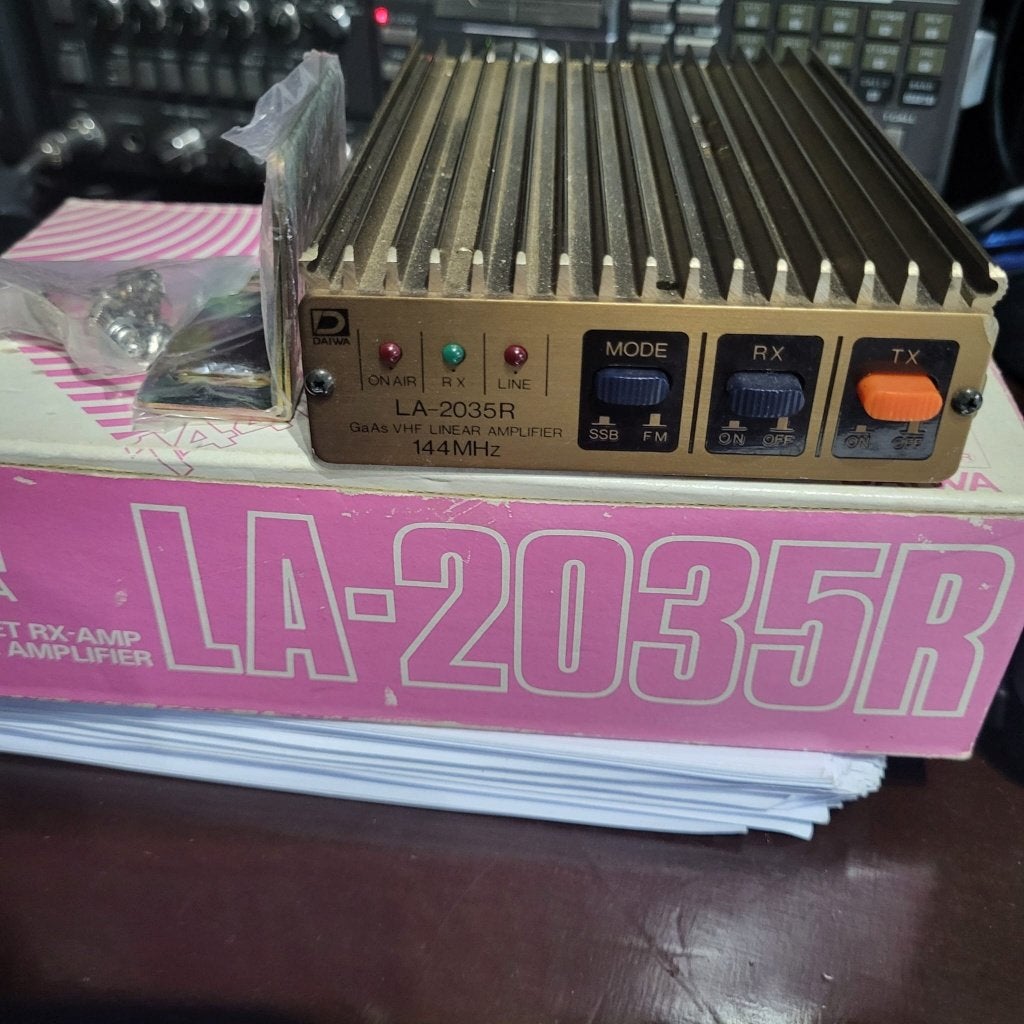 VHF amplifier Daiwa LA2035 met préamplifier, Telecommunicatie, Zenders en Ontvangers, Ophalen of Verzenden, Zo goed als nieuw