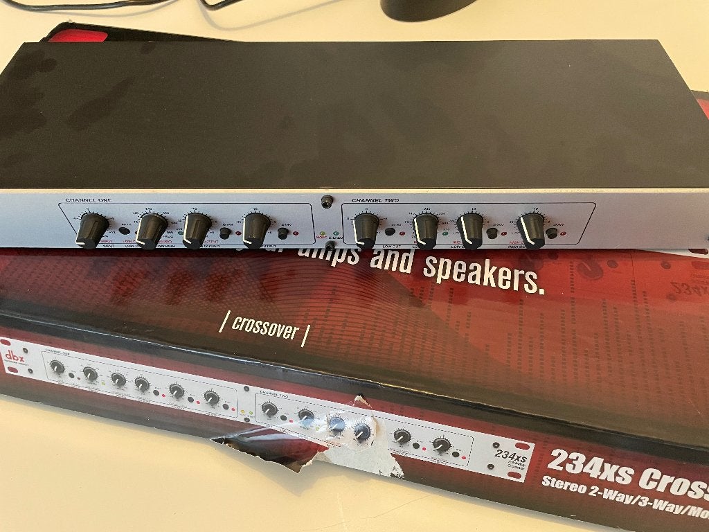Filtre actif 3 voies dbx 223 xs, Audio, Tv en Foto, Versterkers en Ontvangers, Ophalen of Verzenden, Zo goed als nieuw