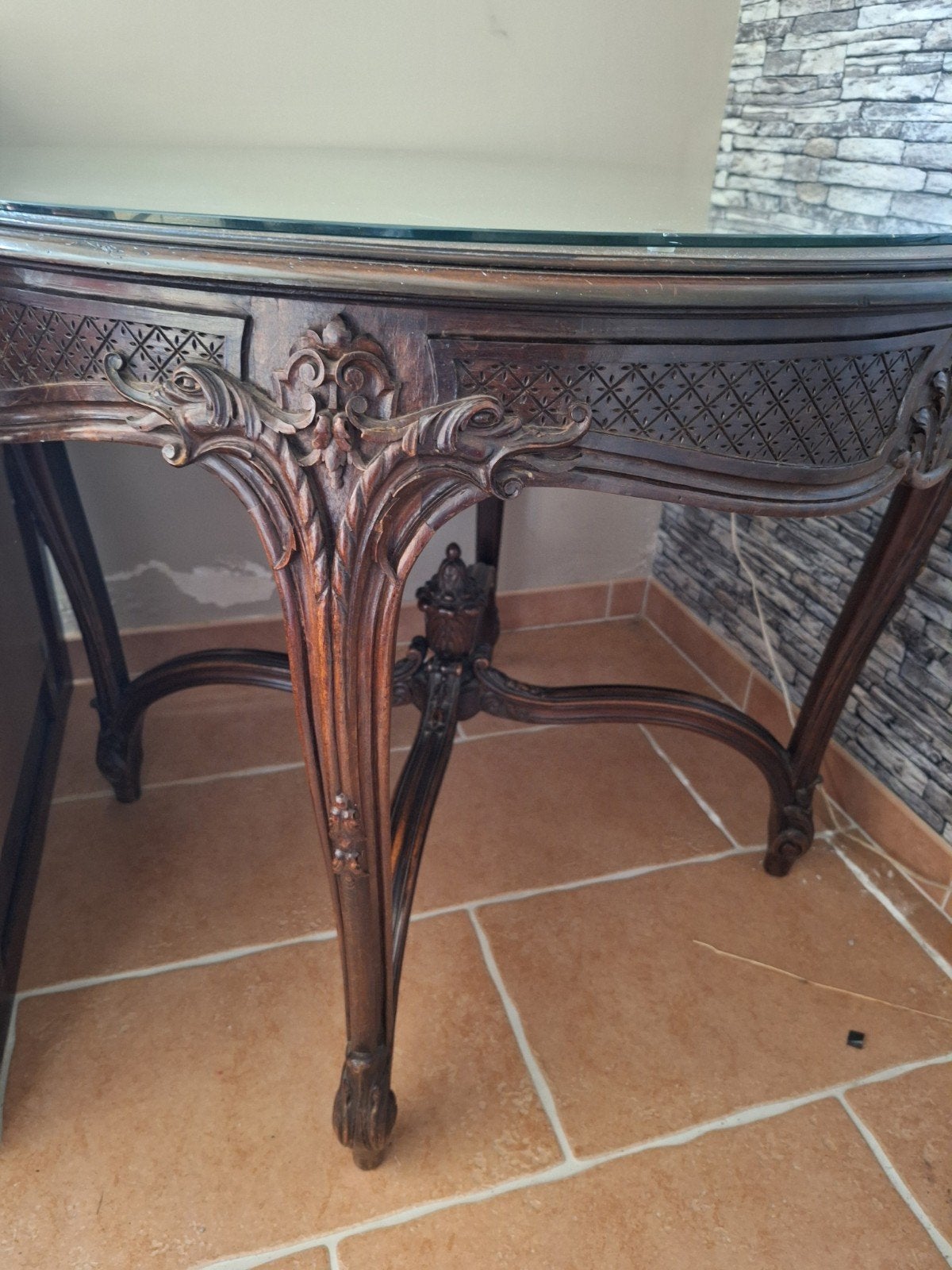 Louis XV walnut tafel, Enlèvement