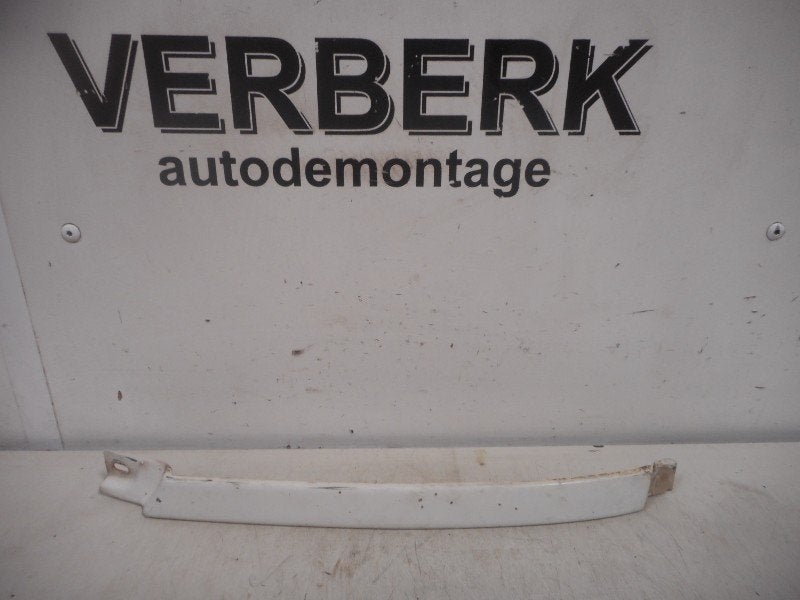 ENJOLIVEUR DE PHARE GAUCHE Audi 100 Avant Quattro (C4), Auto-Union-Straße  1,
85057  Ingolstadt, DE, Info@audi.de, Audi, Utilisé