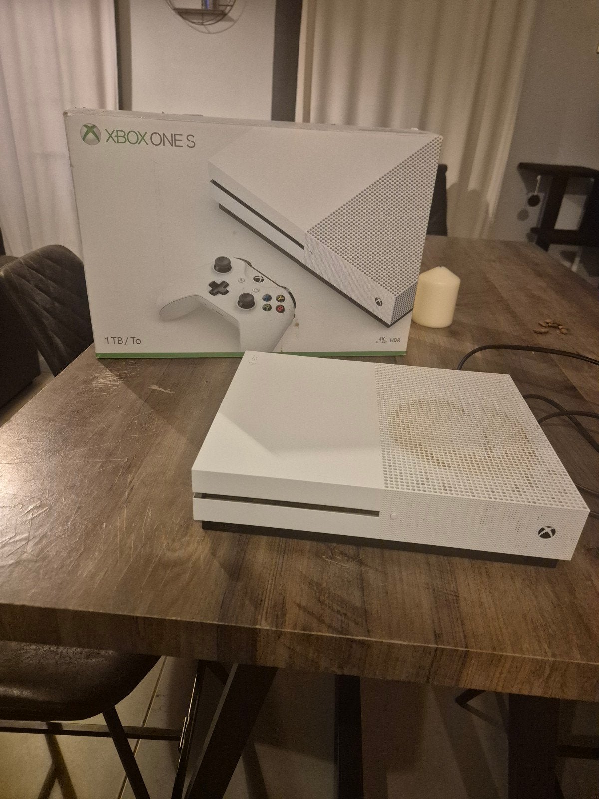 Xbox One S [1 To], Avec 1 manette, Xbox One, Enlèvement, Utilisé