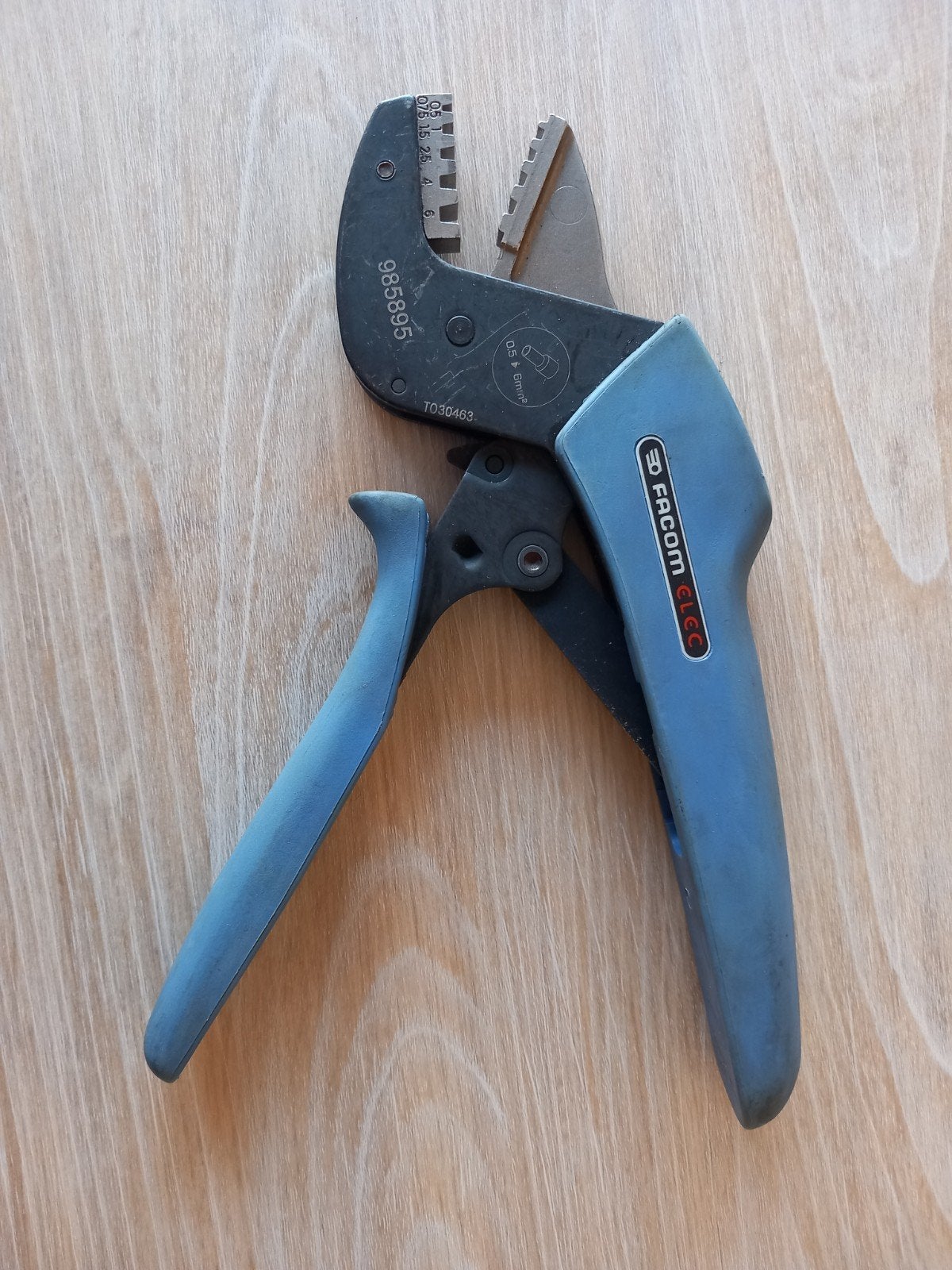 Facom grenen krimptang, Ophalen