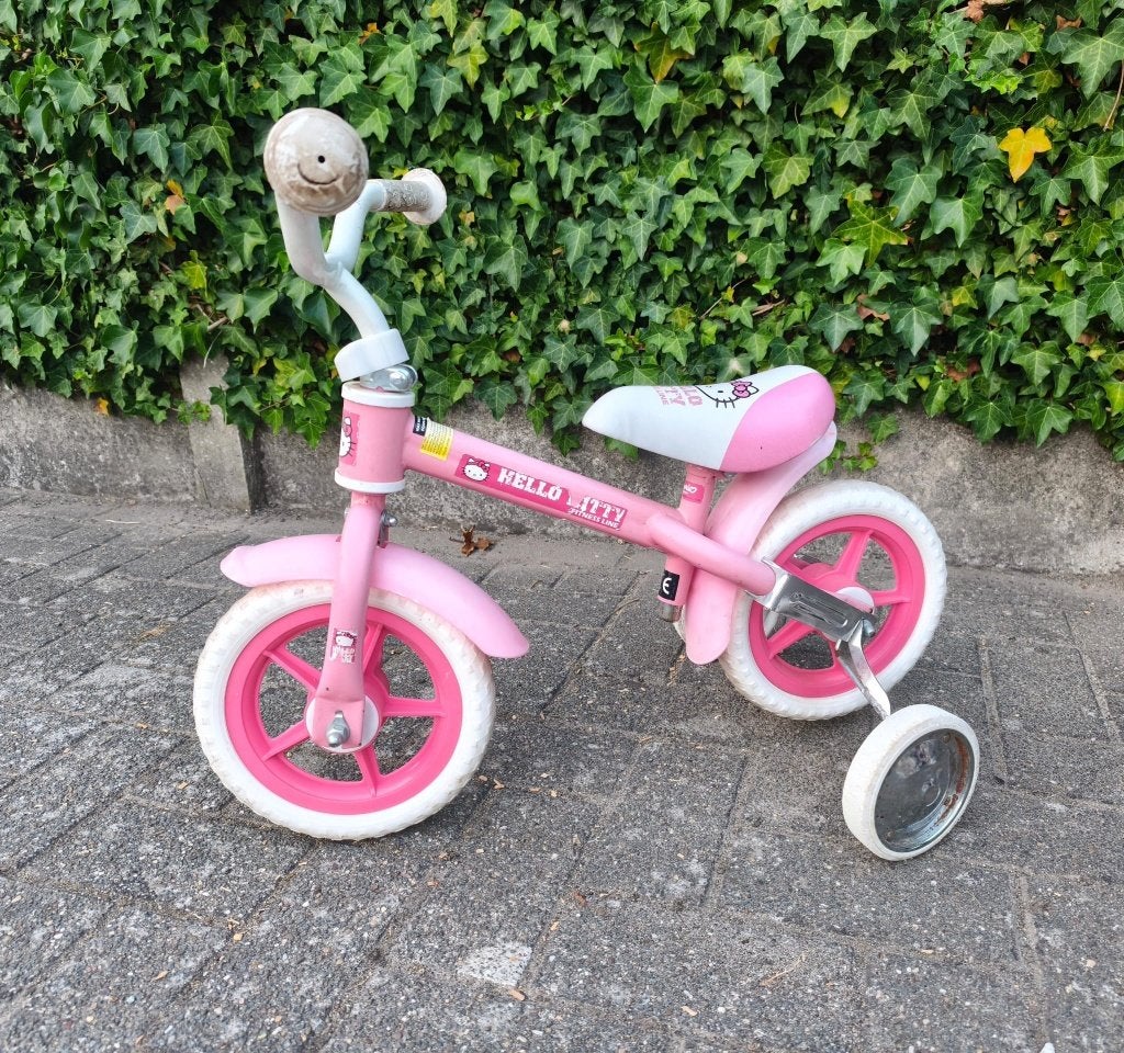 Loopfiets Hello Kitty met zijwieltjes, Kinderen en Baby's, Ophalen, Gebruikt, Loopfiets