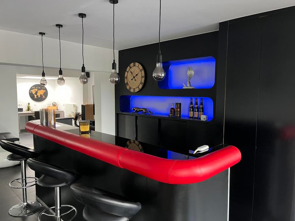 🍸 Luxe thuisbar LED + frigo + spoelbak + krukken, Ophalen, Zo goed als nieuw, Inclusief barstoelen