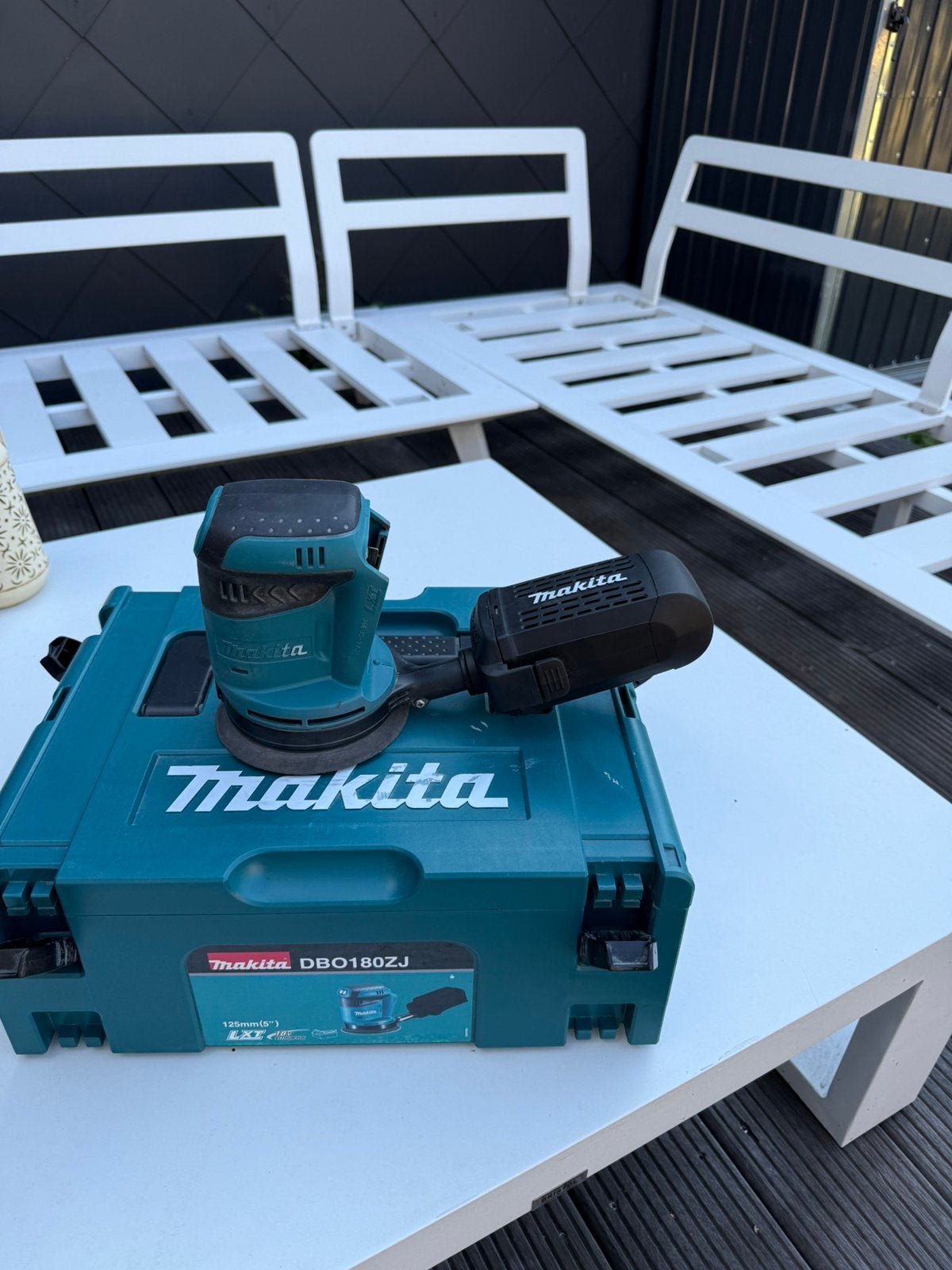 Makita DBO180 schuurmachine incl lader, batterij en M-Box, Doe-het-zelf en Bouw, Ophalen of Verzenden, Gebruikt, Excentrische schuurmachine