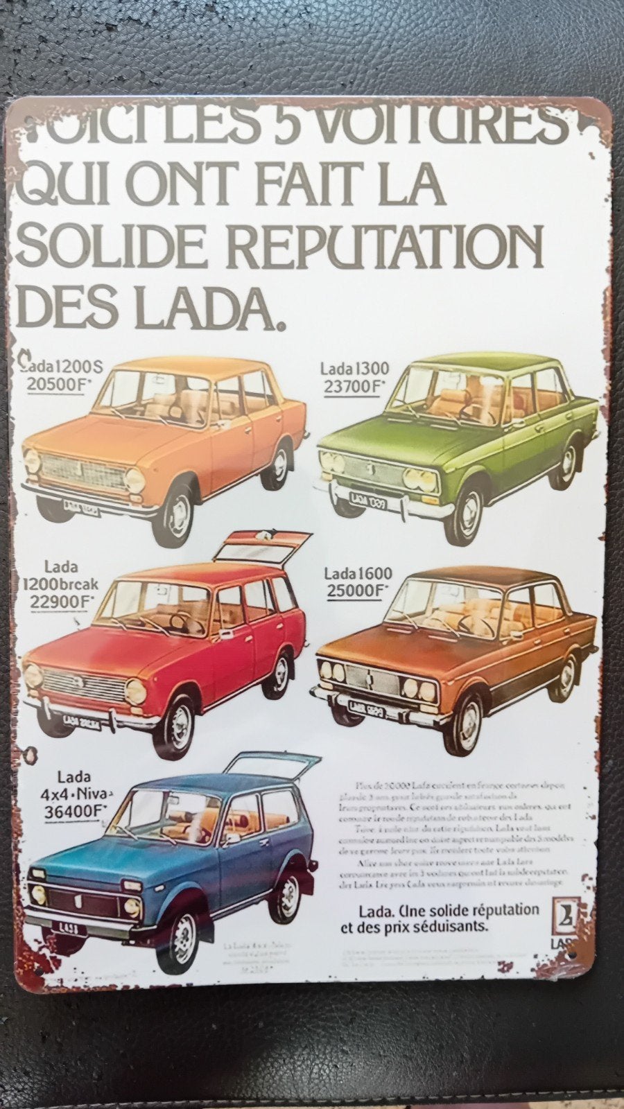 PANNEAU PUBLICITAIRE LADA 20 X 30 CM GAMME DE VÉHICULES, Collections, Marques & Objets publicitaires, Panneau publicitaire, Enlèvement