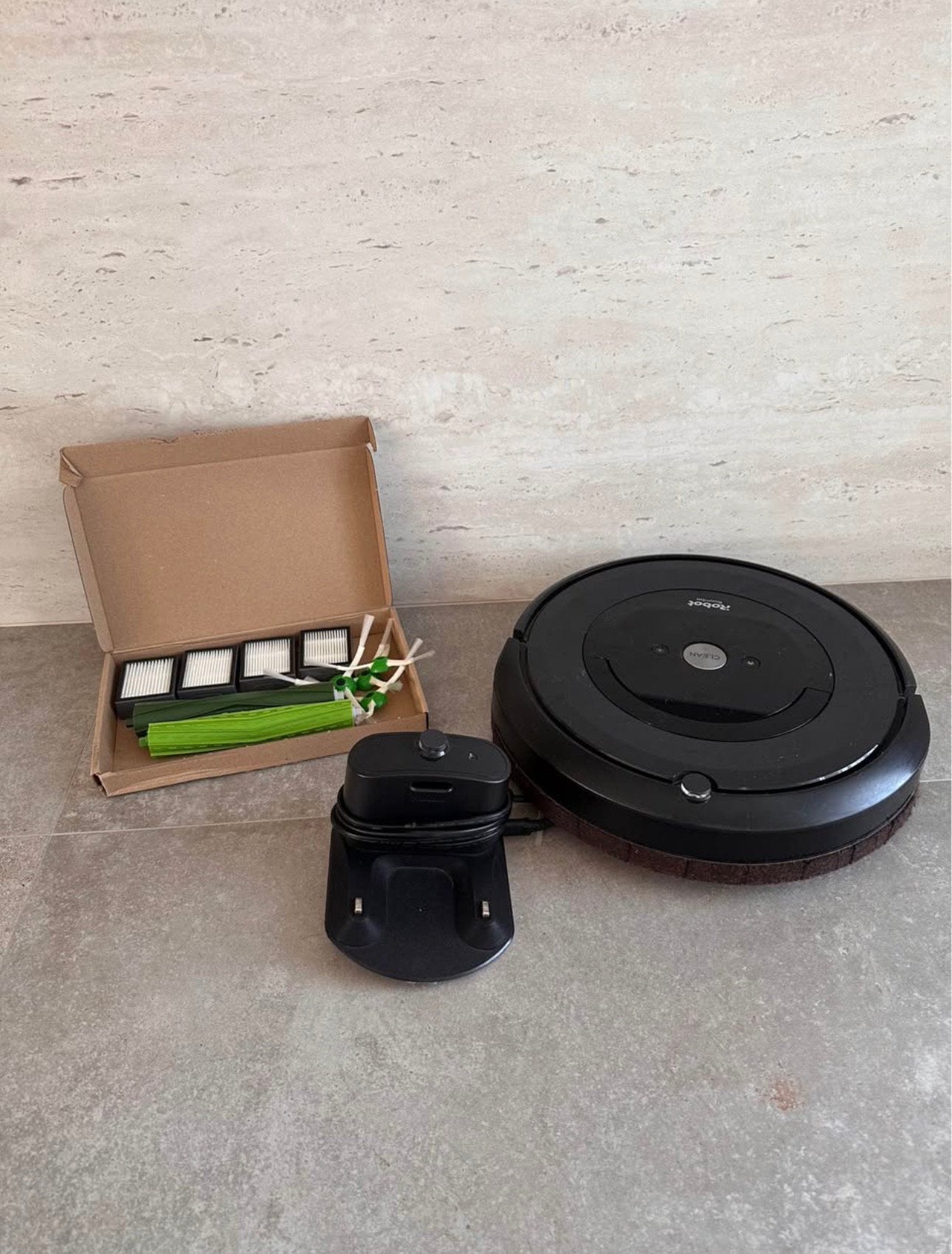 Roomba E5 - inclusief laadstation + reserveonderdelen, Enlèvement, Utilisé