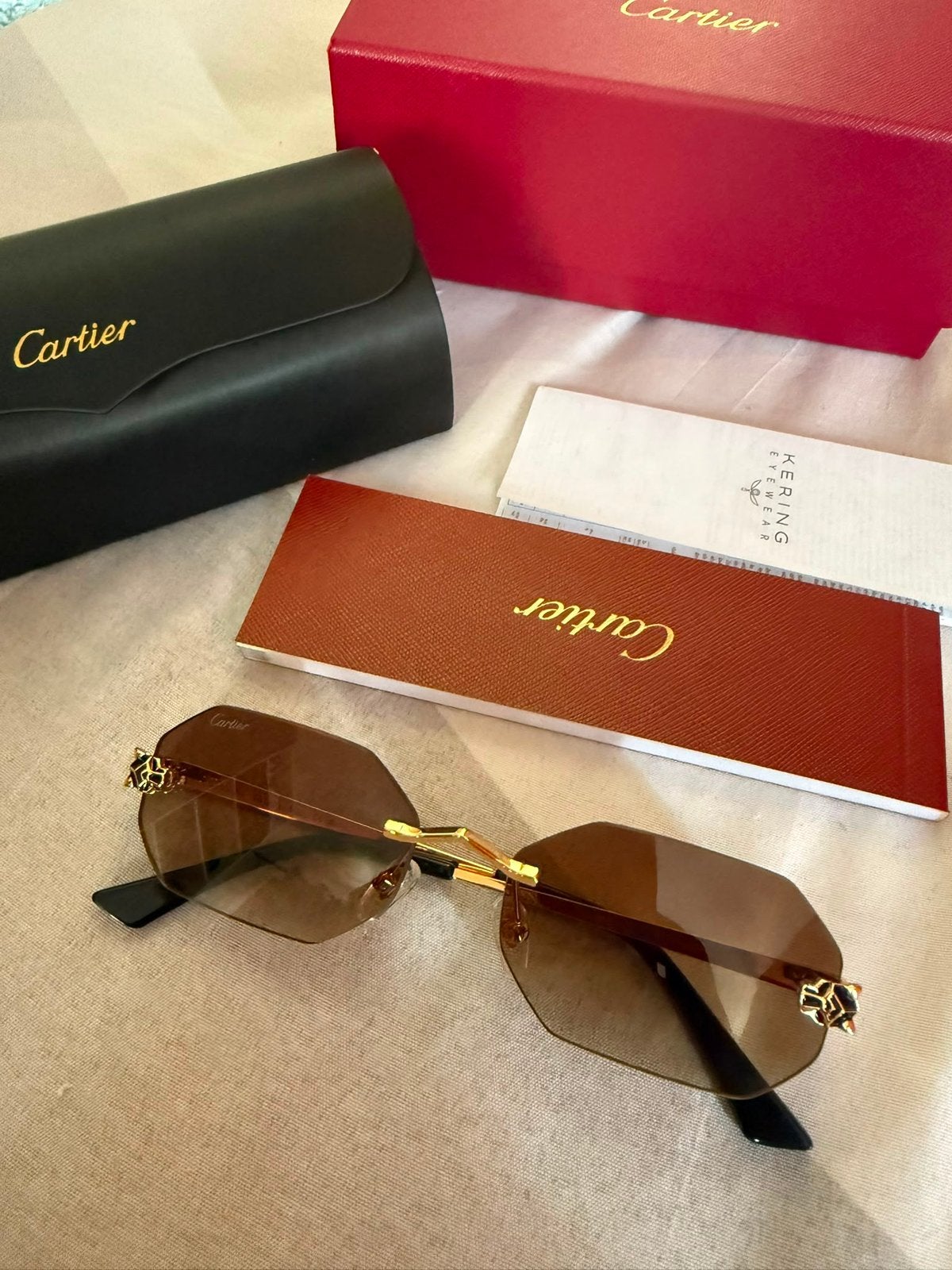Lunette de soleil Cartier - Men ✅, Enlèvement ou Envoi, Neuf, Lunettes de soleil
