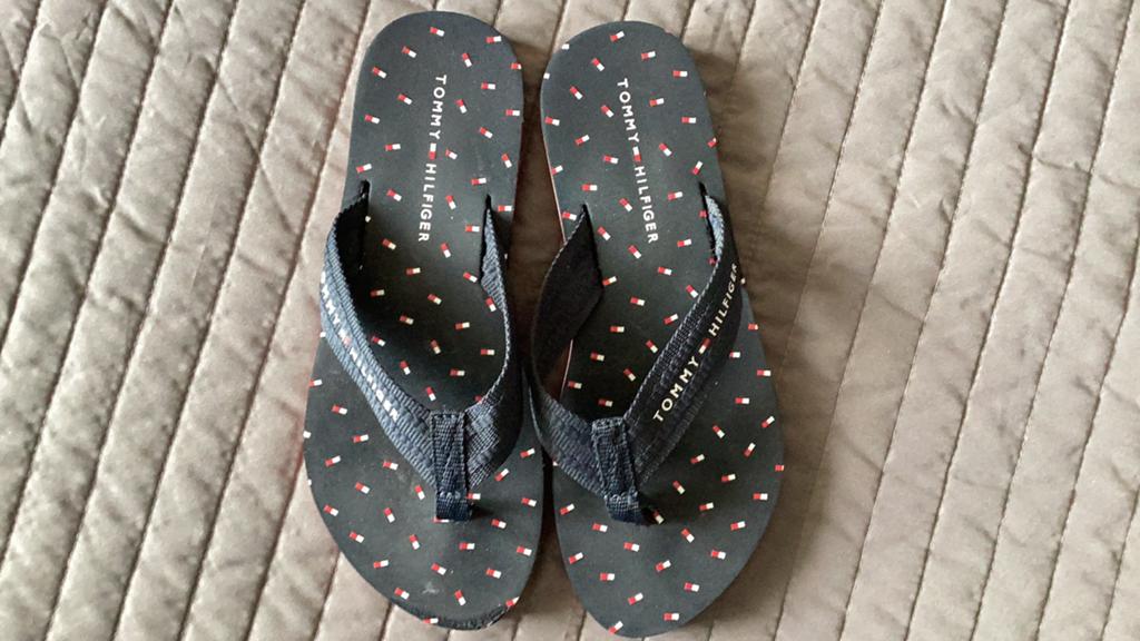 Teenslippers maatje 36 in perfecte staat Tommy hilfiger, Ophalen, Zo goed als nieuw