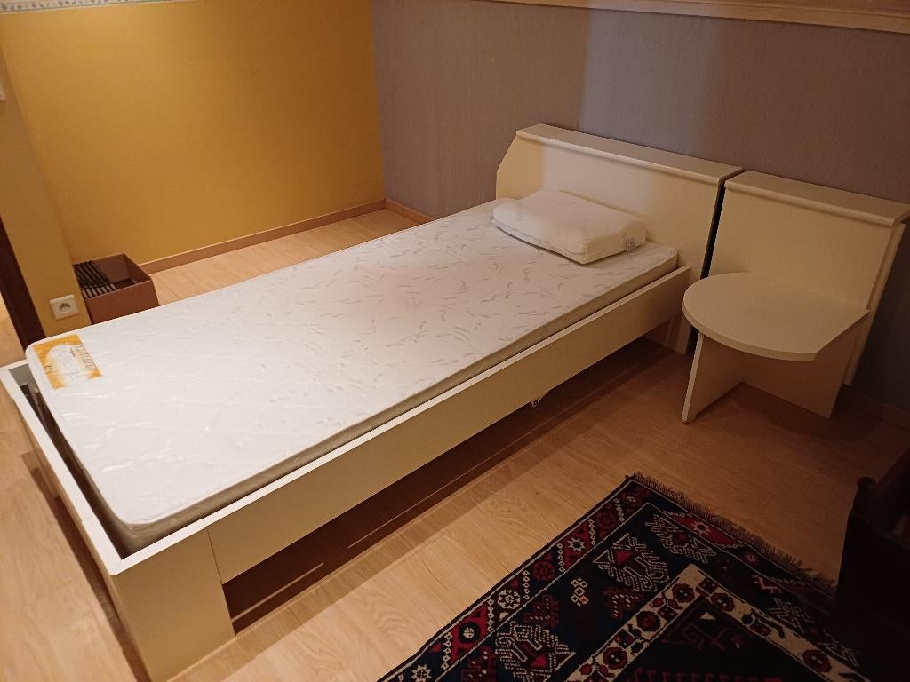 Slaapkamer voor kind-student of logeerkamer, Ophalen, Gebruikt
