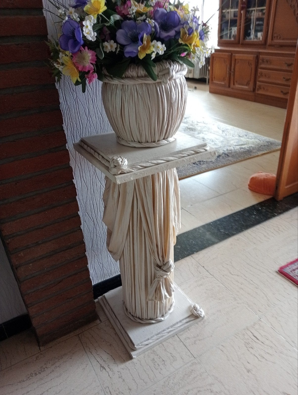 Zuil met bloempot, Ophalen