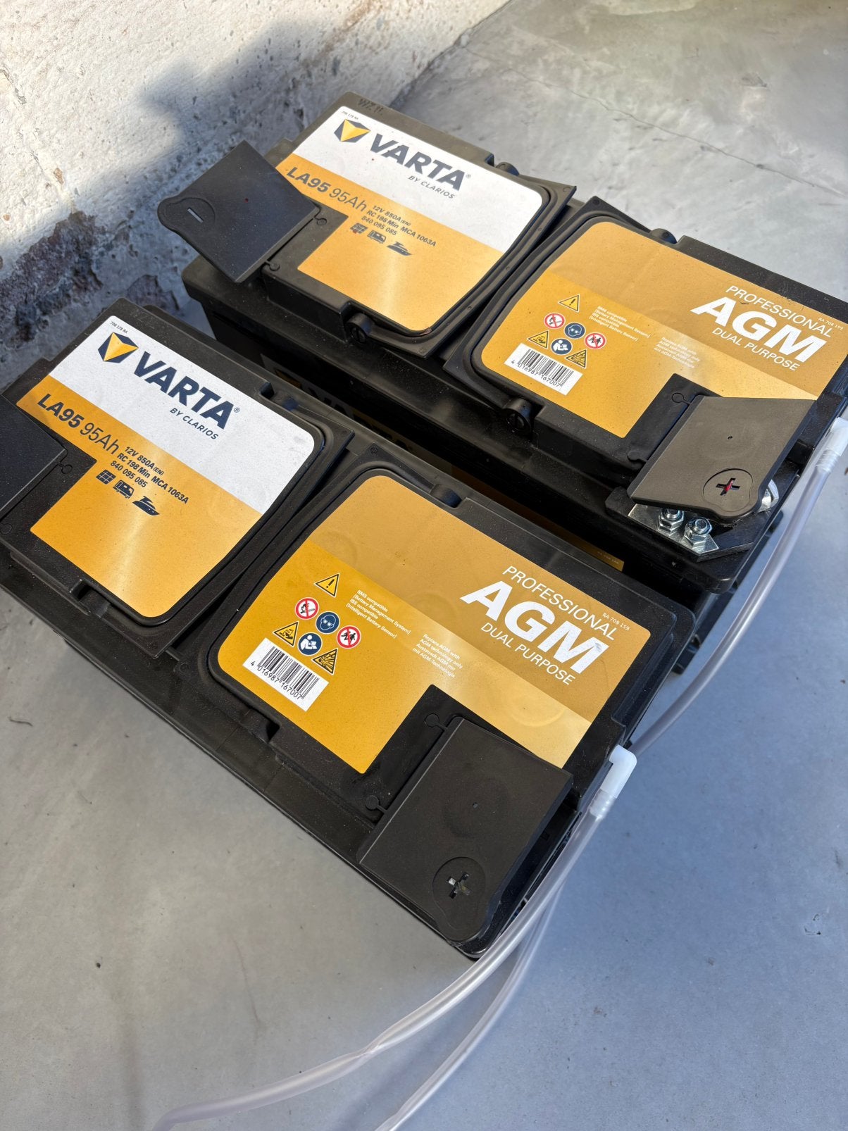 2 Varta Professional AGM LA95 - 95Ah -  pour camping-cars, Utilisé