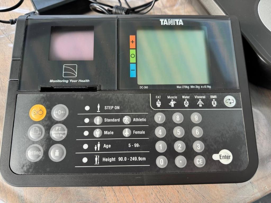 Personenweegschaal Tanita DC-360 Body mass Analyzer, Sport en Fitness, Gezondheidsproducten en Wellness, Zo goed als nieuw, Ophalen