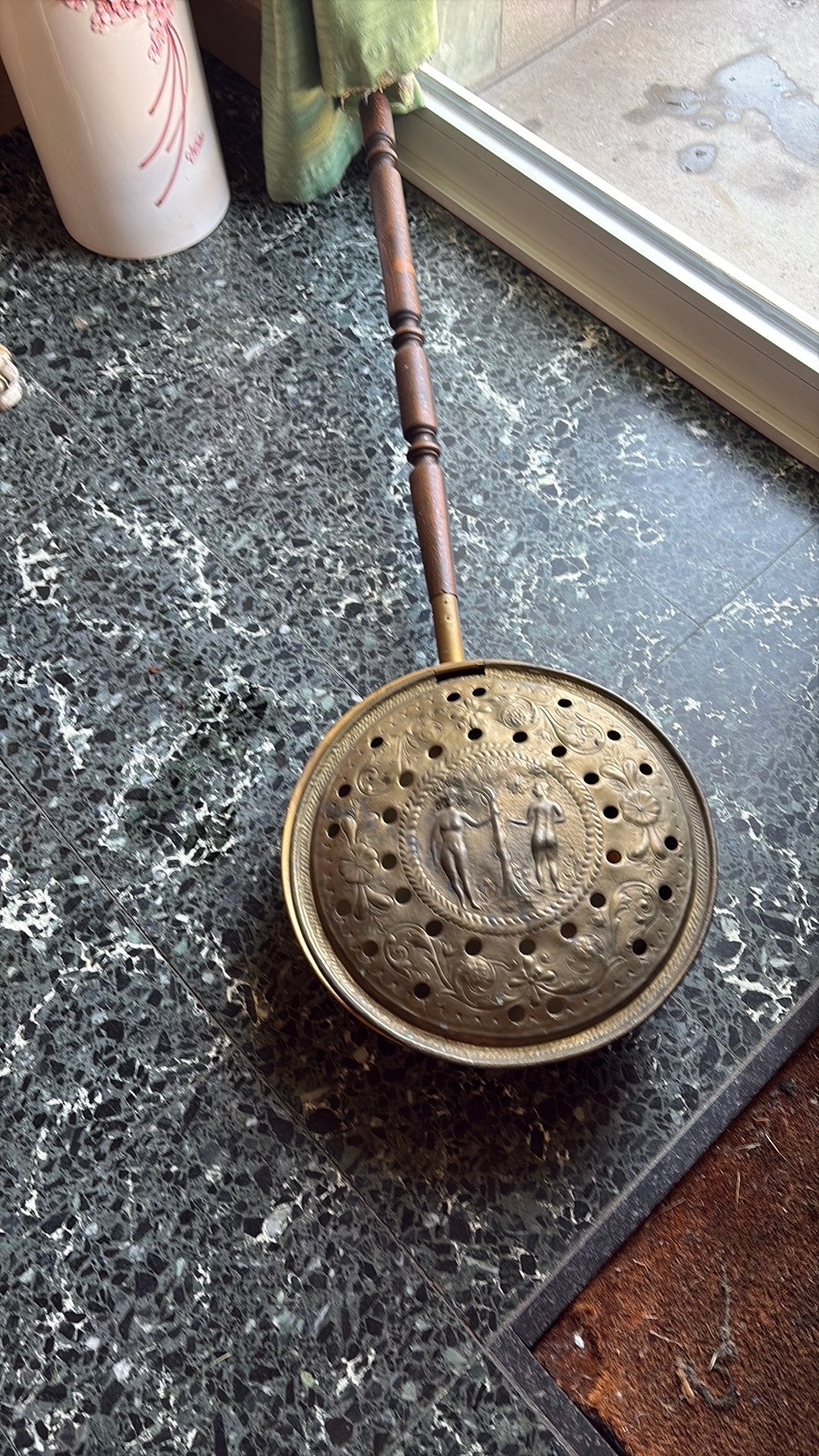 Bedpan, Ophalen