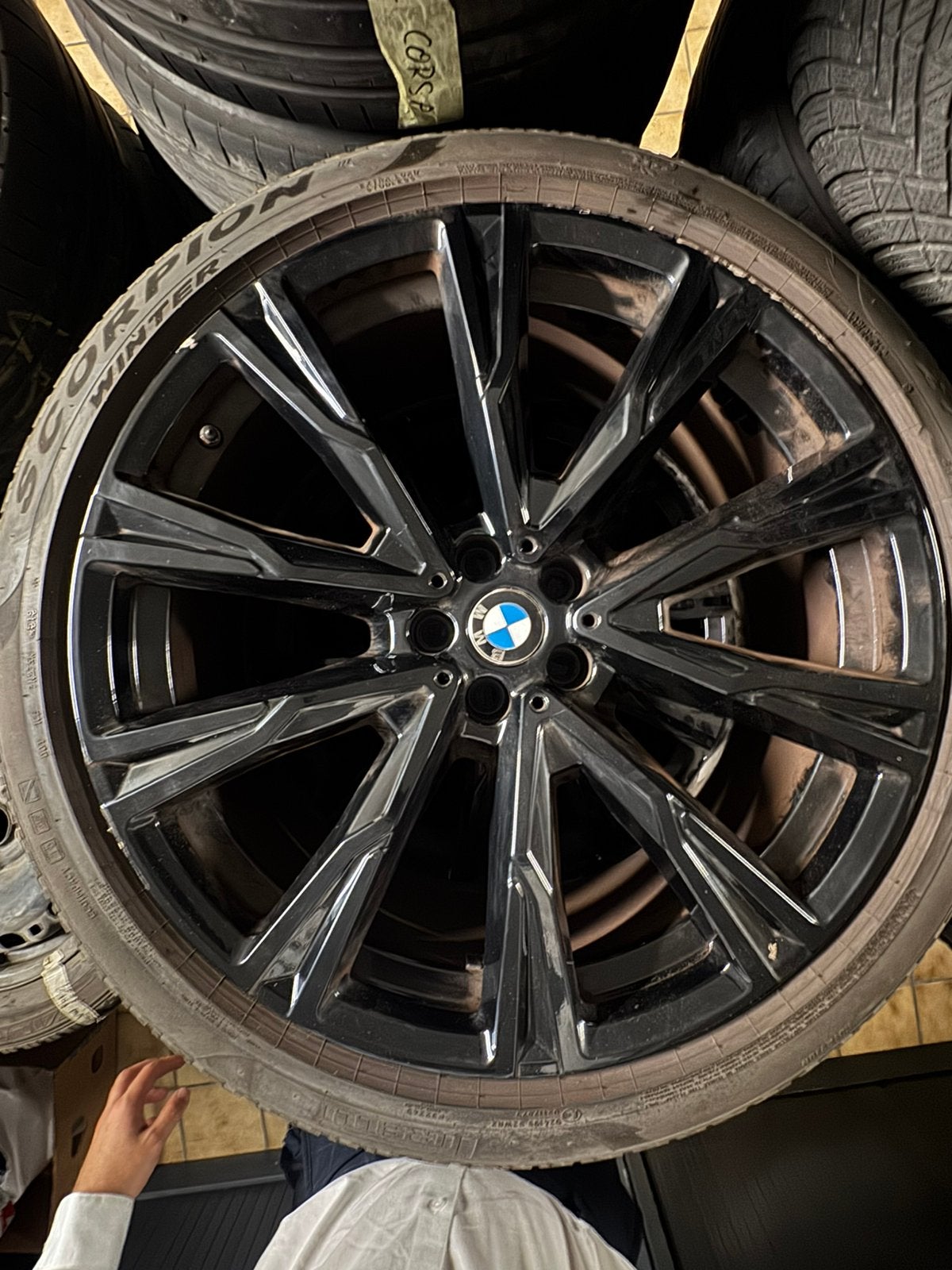 Jantes BMW iX I20 originales 22” + Pirelli hiver 275/40 R22, Autos : Pièces & Accessoires, Enlèvement, Pneus hiver, Pneu(s)