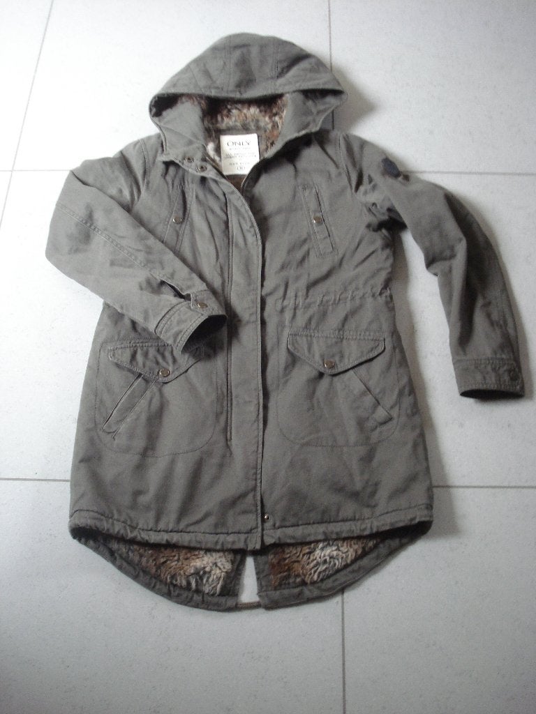 Only winterjas met kap, dames/meisjes. mt S, Kleding | Dames, Jassen | Winter, Only, Ophalen of Verzenden, Gedragen, Maat 36 (S)