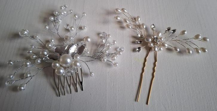 2 Sjieke haarstekers met kralen , KERST, bruiloft, communie, Handtassen en Accessoires, Overige Accessoires, -, -, Ophalen of Verzenden