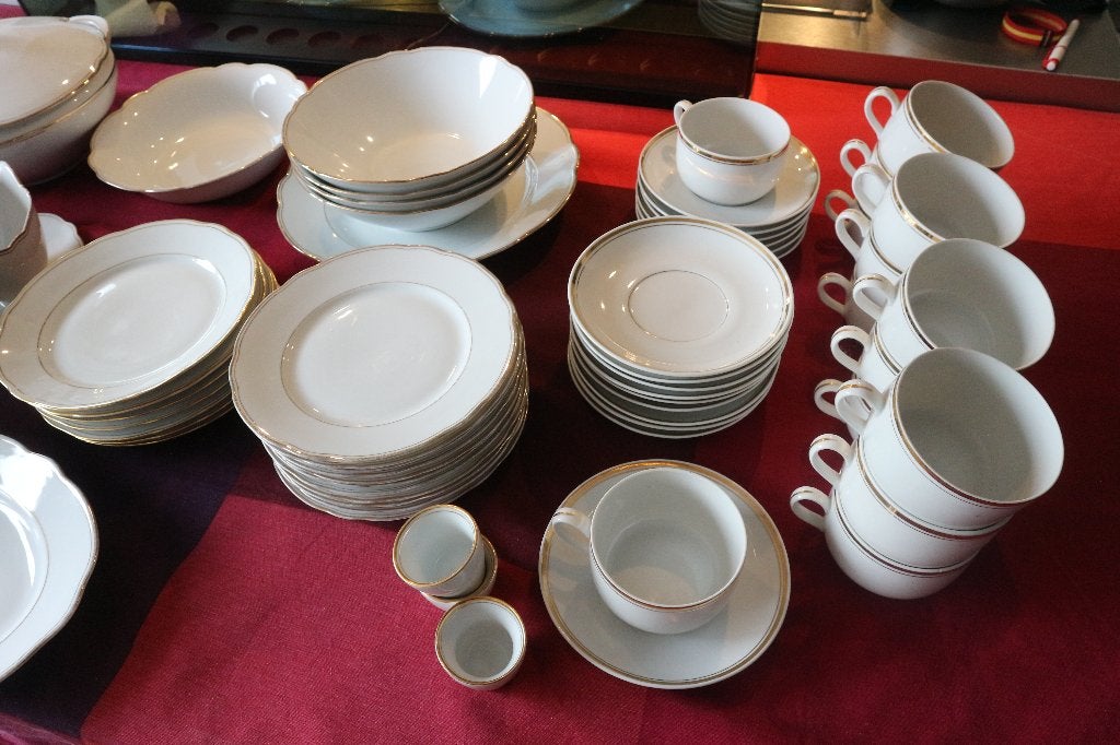 SET van een porseleinen serviesje van 100 stuks, Ophalen