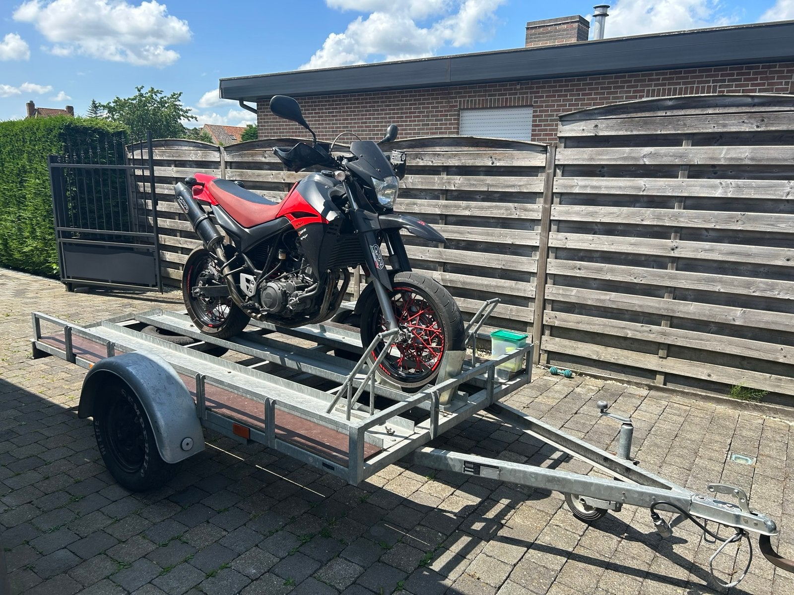 Aanhanger voor motos te huur., Motoren, Ophalen