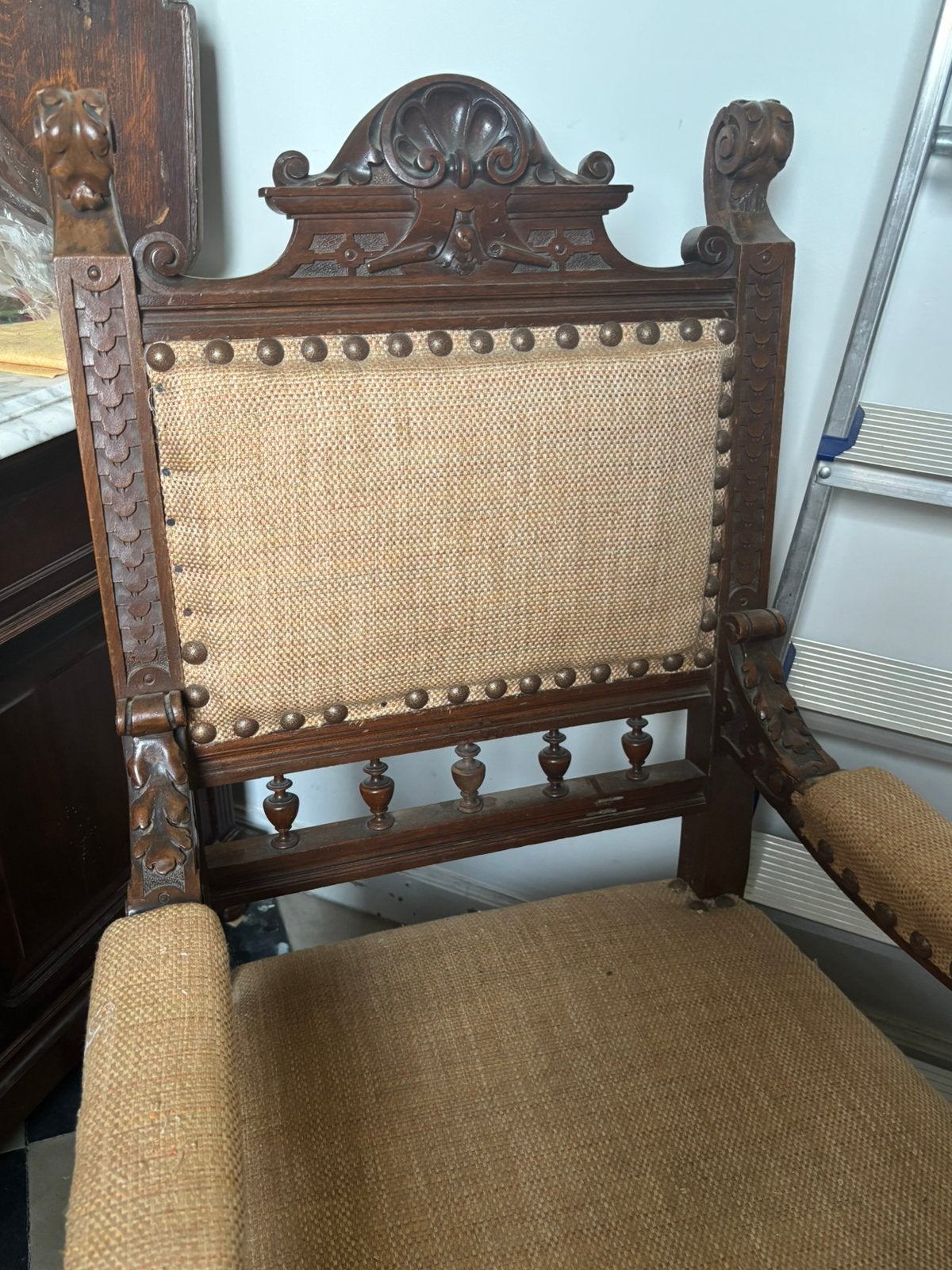 Deux fauteuils impeccables, Enlèvement