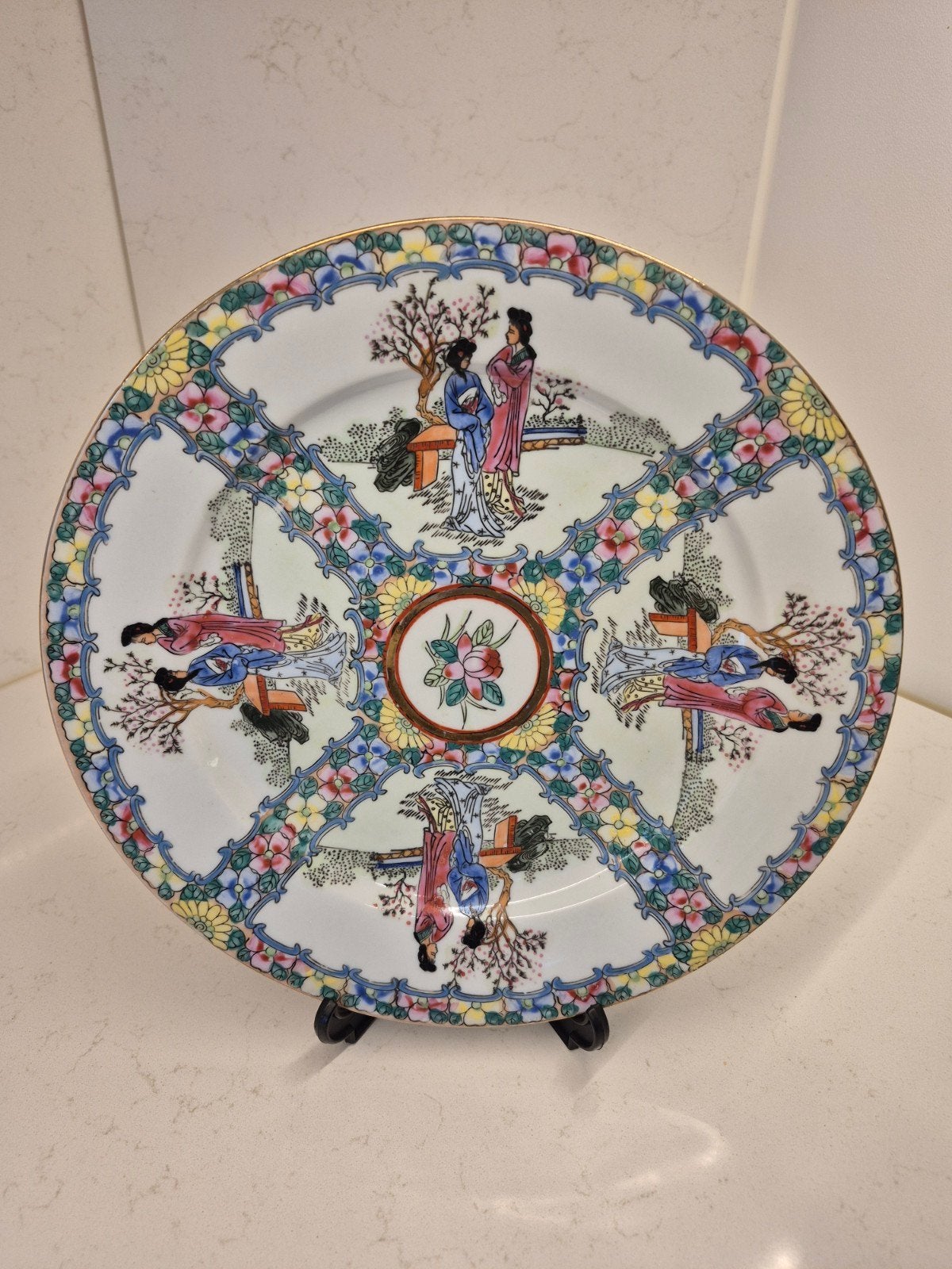 Assiette murale en porcelaine chinoise — Médaillon rose — Qi, Antiquités & Art, Enlèvement ou Envoi